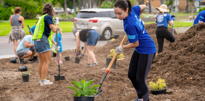 Sempra employees participate in a community clean-up event